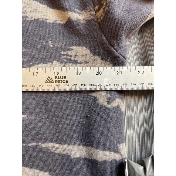 3 for $25-Ocean Drive Clothing Co. Women Gray Sweatshirt Medium - Picture 6 of 8
